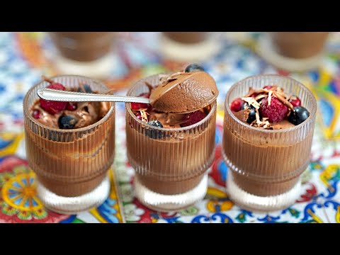 Chocolate mousse with berries🍫