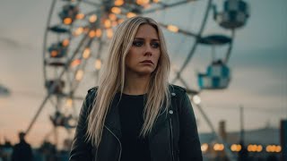 Download lagu Avril Lavigne - Beautiful Memories mp3