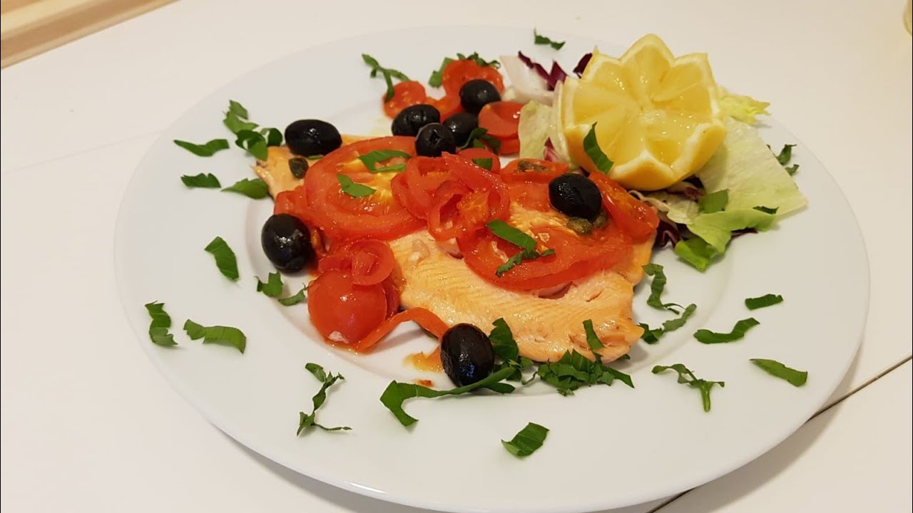 Watch Now Filetto di trota al forno con pomodorini e olive nere Filetto di trota al forno con pomodorini e olive nere