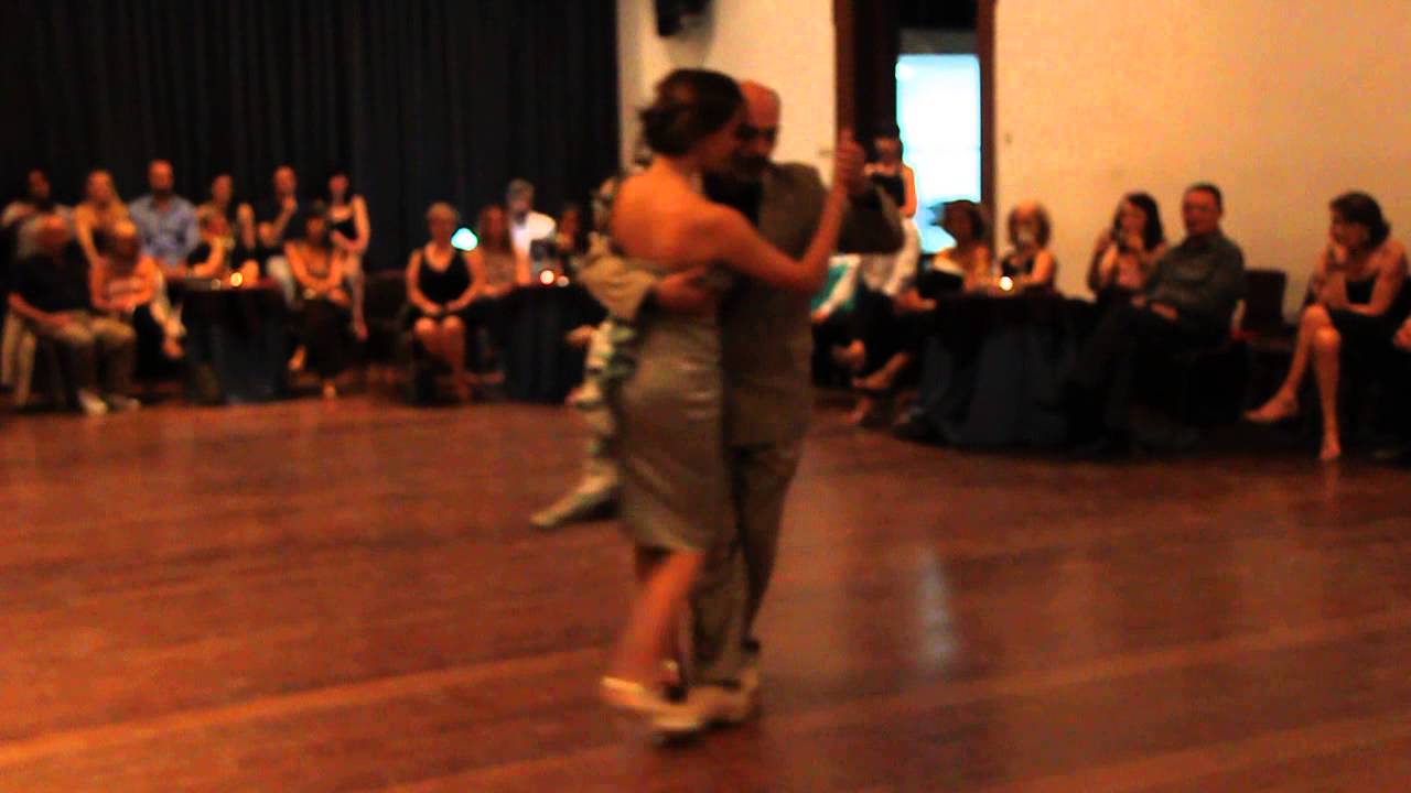 RICARDO VIQUEIRA E MARIA PLAZAOLA NA MILONGA DE LOS MAESTROS - 1/4
