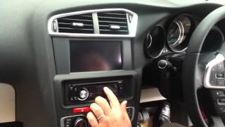 preview picture of video 'シトロエン DS4 C4のカーナビ埋め込み (Navigation in Citroen C4 DS4 Japan)'