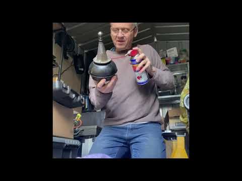 Mark 1 Mini Rolling Restoration - Separating the suspension trumpet from the rubber cone