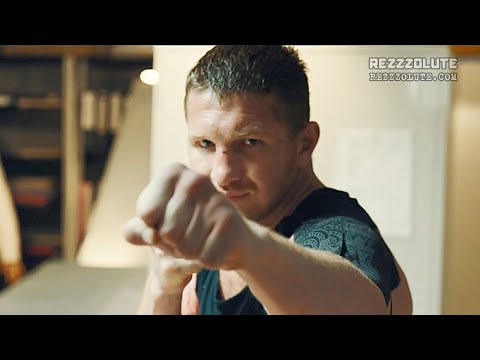 Russian Soldier vs Russian Gang