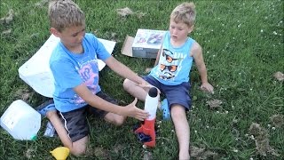 Look! It's a rocket!...Смотри! Мы запускаем ракету!...