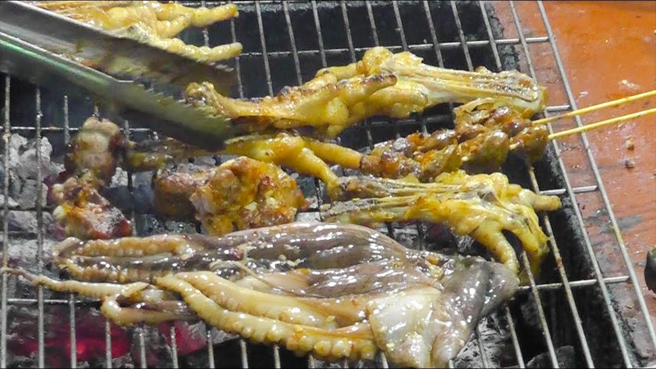 Vietnamese Street Food - Chicken wings, spares, Canh ga chien, suon non lon,  Xien gan cat  Ho Chi