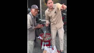 Download lagu This grandfather says it's the first time his goods have sold out mp3