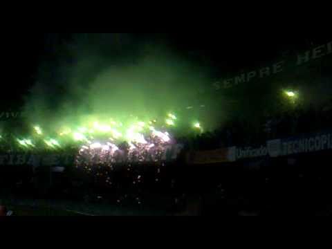 Coritiba 3x0 Ipatinga - Entrada em Campo/Sinalizadores (1o tempo) - Camp. Brasileiro 2010