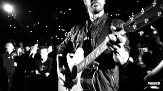 Papa Roach performing Scars acoustic live on tour with Five Finger Death Punch