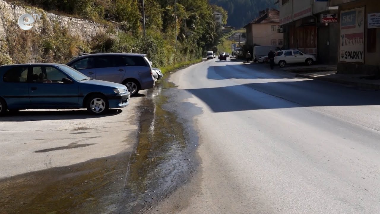 Вода тече по пътното платно в кв. Райково, от "ВиК" отрекоха проблемът да е при тях