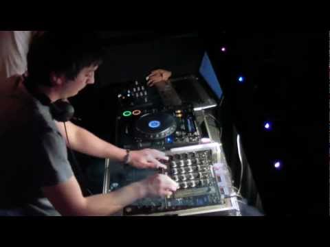 DARREN GRANT @ MIXED -  Playing TECHNO