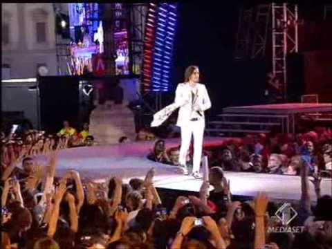 Italian 30 Seconds to Mars Performance