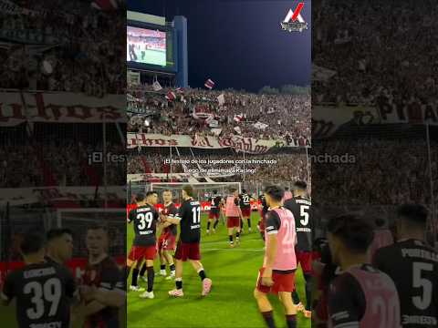 "¡El festejo de los jugadores con la hinchada luego de eliminar a Racing! ❤️" Barra: Los Borrachos del Tablón &bull; Club: River Plate