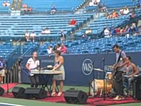 Mia Carruthers performs at Western & Southern Women's Open