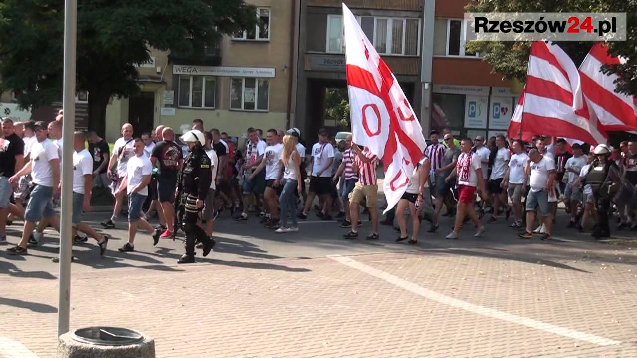 Derby Rzeszowa 2014: pochód kibiców Resovii [WIDEO]