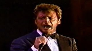 Luis Miguel - Perfidia (Live - Santo Domingo 2002)