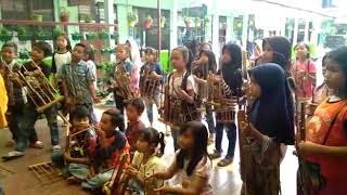 Download lagu Lagu  Kemarin versi angklung mp3