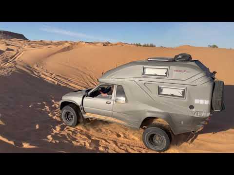 Zum Camp Mars, Motocrossfahrer unterwegs im Dünenmeer