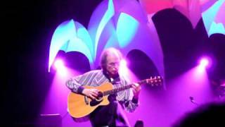 Steve Howe on acoustic guitar, Reading PA, 2008