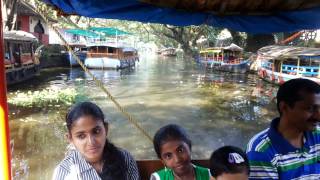 preview picture of video 'Allepy Boat Trip - house boats at vembanadu kayal - Back water'