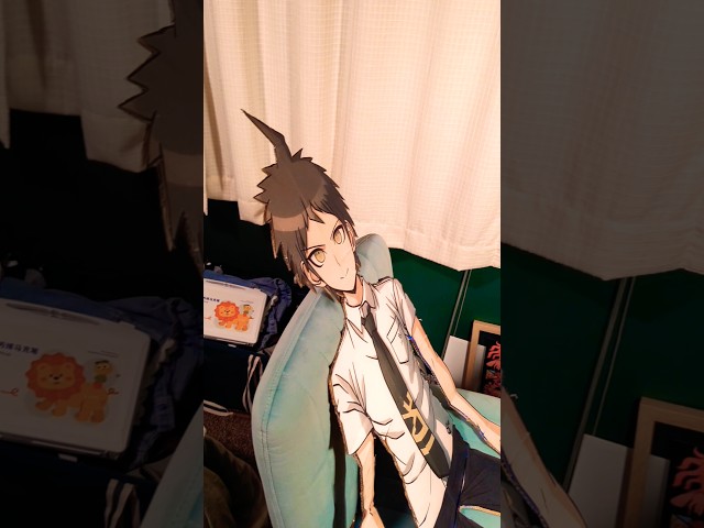 Vídeo relacionado con DEXSHUN Nagito Komaeda figura suave anime figura suave lindo dibujos animados mochila colgante anime periférico merchandising coleccionable decoración del hogar regalos 12 cm