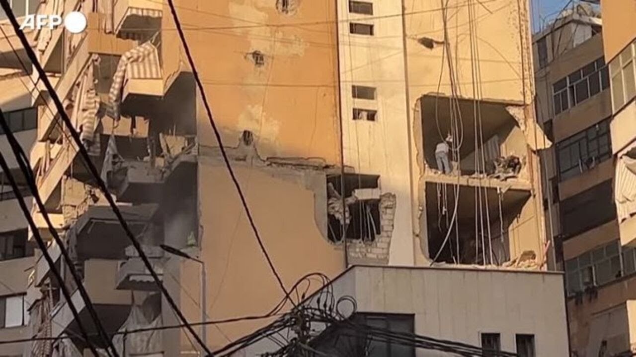 Libano, Israele torna a colpire Beirut sud