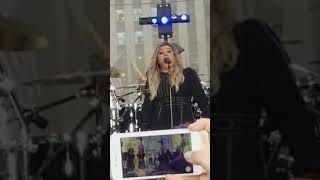 Kelly Clarkson begging to play new song (Whole lotta woman)