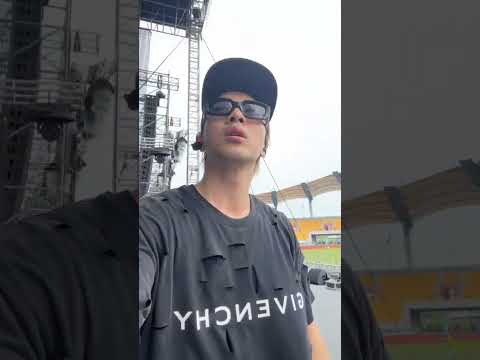 Taeyang tengah soundcheck gaisss!   📸 _youngbae_