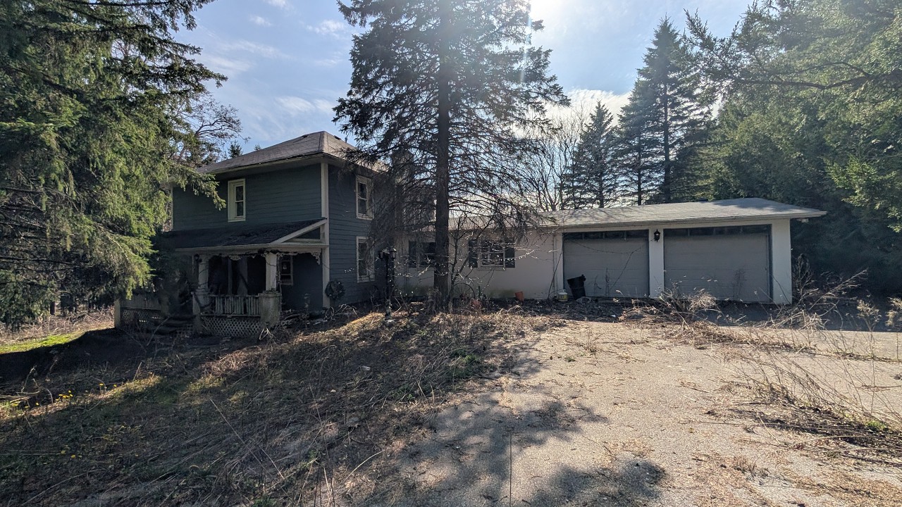 I Got Lost And Stumbled Upon A Creepy Abandoned House Filled With Cash, Ammo, And Valuable Cards!