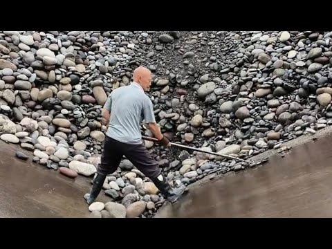 Barge unloading large river rock - Relaxing video, relaxing big river rock flow - Ying1