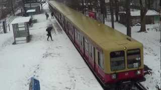 preview picture of video 'S-Bahn Berlin - Coladose (Br 485 - S47) am S-Bahnhof Oberspree [HD 1080p]'