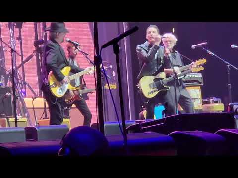 Roger McGuinn joins the Wallflowers for Turn, Turn, Turn (Pete Seeger cover) at Crossroads 9/23/2023