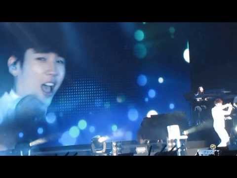 131206 INFINITE OGS in Dubai -  Beautiful (Woohyun solo stage)