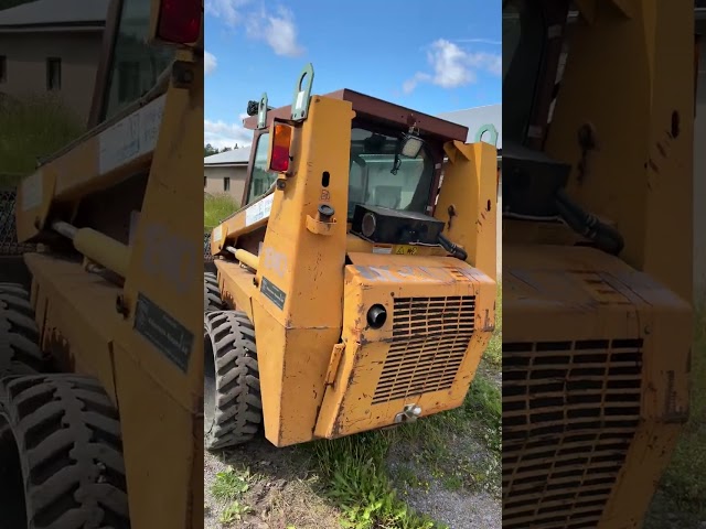 1382930 Case 1840 Skid Steer Loader with Two Buckets and Forks