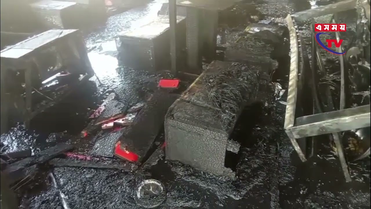 পাবনার সাঁথিয়ার খান মার্কেটে ভয়াবহ অগ্নিকাণ্ডে ফুড প্যালেস বিরানি হাউজসহ ৩টি দোকান পুড়ে গেছে।