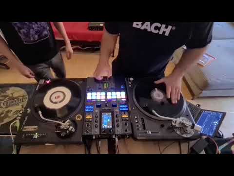 Pioneer DJ S11 // Smooth Echo Scratch Test // Dj Flux vs. Dj Mike One