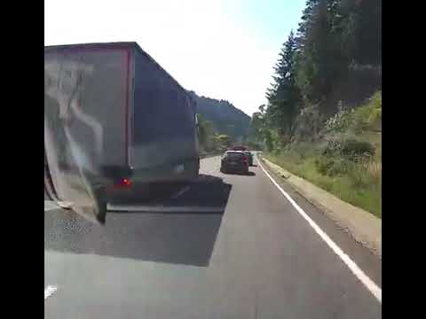 Șofer de tir kamikaze filmat pe DN 15 Toplița   Reghin