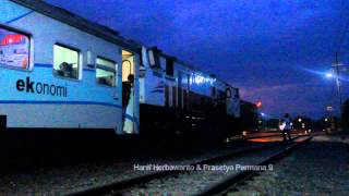 preview picture of video 'KA 105 Majapahit x KA 6 Argo Wilis in Nganjuk Train Station 08/03/2014'