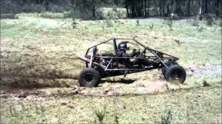 preview picture of video 'Barracuda buggy doing jumps and doughnuts'