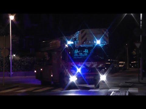 PRIO 1 Autoladder 12-3350 met Spoed naar een Afhijsing in Zandvoort
