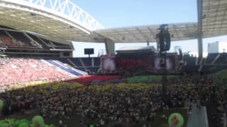 WWT Porto, Portugal - Portuguese Directioners singing "Try Hard" by 5 Seconds Of Summer