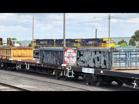 Pacific National NR117 NR102 NR56 Light engines Tottenham