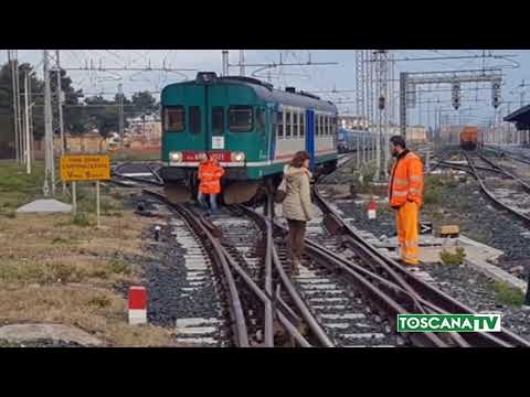 2018-01-26 GROSSETO - CARROZZA TRENO SENZA PASSEGGERI SVIA DA BINARI