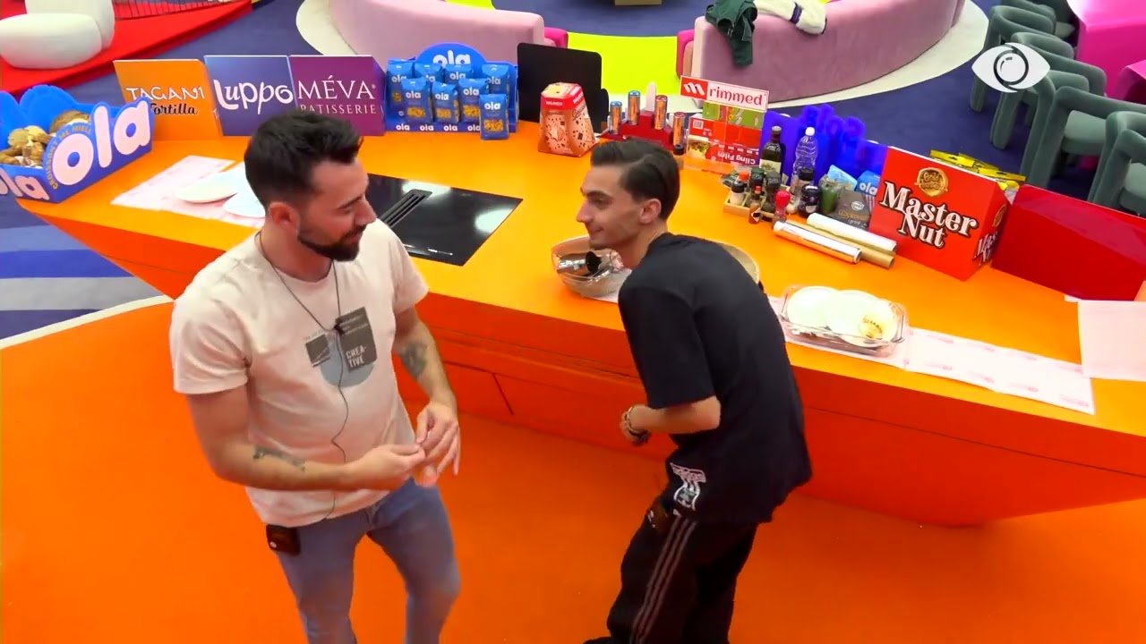 Juxhini dhe Angelo fshehin një limon, Armiri i zbulon