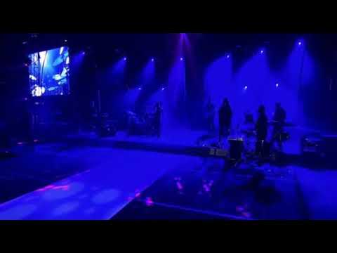 Emma Marrone - Resta ancora un po' - live (3.0 tour) HD