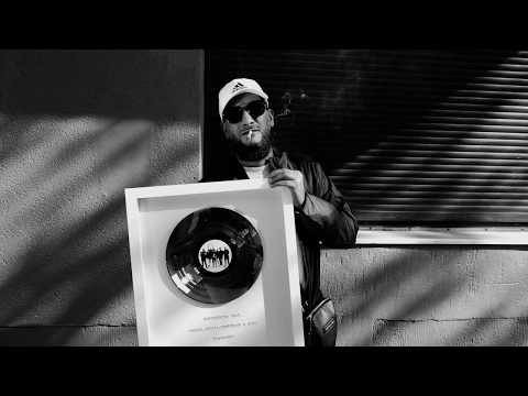 KITSCHKRIEG FEAT. GRINGO - AUA, OH OH, GRINGO IST SAUER (LYRIC VIDEO)