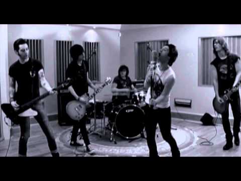 The Glitterati Overnight Superstar Official Video