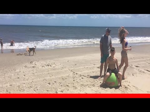 Girl Misses Beach Trip With Her Friends, Hilariously Photoshops Into Their Pics Instead 😂