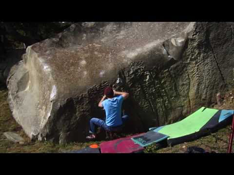 Bratilesti Bouldering "Puzzle" 7B Mount Ivanetu