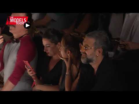 Hakan Akkaya'nın merakla izlediği o defile! / Mehtap Elaidi Fashion Show