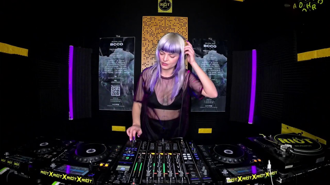 Serena Thunderbolt  - Techno / Hardgroove - 521 - Riöt.scampia